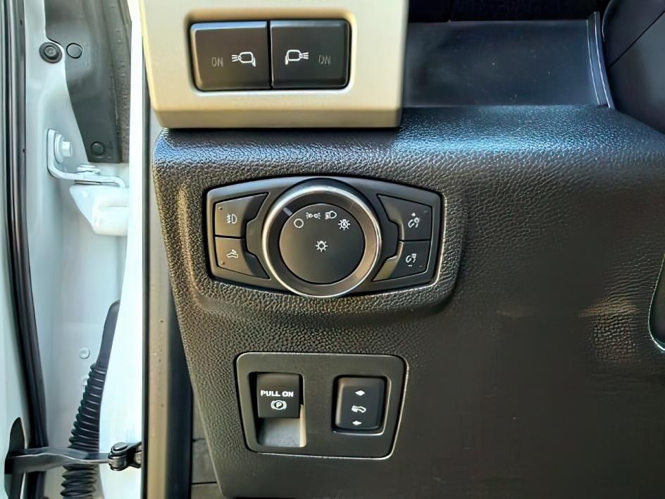 2018 WHITE /Medium Earth Gray Ford F-150 LARIAT (1FTEW1EG7JK) with an EcoBoost 3.5L V-6 port/direct injection engine, AUTOMATIC transmission, located at 1235 N Woodruff Ave., Idaho Falls, 83401, (208) 523-1053, 43.507172, -112.000488 - When you need a pickup that's ready for both the workweek and the weekend, this 2018 Ford F-150 checks the right boxes. Equipped with the responsive 3.5L EcoBoost V6, dependable 4WD, and a roomy SuperCrew cab, it offers the space and performance that make everyday tasks easier. Whether you're haulin- Photo#22