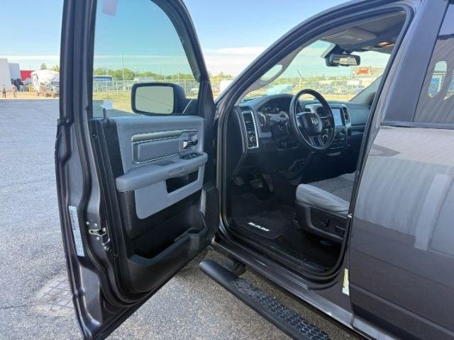 2019 GRAY /Diesel Gray/Black Ram 1500 Classic Big Horn Crew Cab 4x4 5'7 Box (1C6RR7LT6KS) with an HEMI 5.7L V-8 variable valve control engine, AUTOMATIC transmission, located at 1235 N Woodruff Ave., Idaho Falls, 83401, (208) 523-1053, 43.507172, -112.000488 - At Timberline Auto, finding a great deal on your next vehicle is always easy! Our experienced sales staff goal is to help find you the right vehicle at the right price! Our knowledgeable finance department has options for almost any credit score. We offer extended service contract options to prot- Photo#39