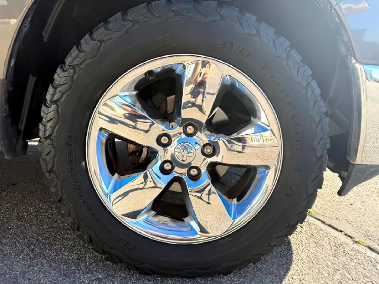 2019 GRAY /Diesel Gray/Black Ram 1500 Classic (1C6RR7LT6KS) with an HEMI 57L V-8 variable valve control engine, Automatic transmission, located at 1175 N Woodruff Ave, Idaho Falls, ID, 83401, 43.506901, -111.999657 - At Timberline Auto, finding a great deal on your next vehicle is always easy! Our experienced sales staff goal is to help find you the right vehicle at the right price! Our knowledgeable finance department has options for almost any credit score. We offer extended service contract options to prot - Photo#11