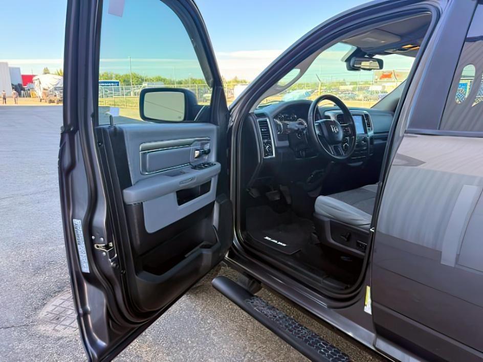 2019 GRAY /Diesel Gray/Black Ram 1500 Classic Big Horn Crew Cab 4x4 5'7 Box (1C6RR7LT6KS) with an HEMI 5.7L V-8 variable valve control engine, AUTOMATIC transmission, located at 1235 N Woodruff Ave., Idaho Falls, 83401, (208) 523-1053, 43.507172, -112.000488 - At Timberline Auto, finding a great deal on your next vehicle is always easy! Our experienced sales staff goal is to help find you the right vehicle at the right price! Our knowledgeable finance department has options for almost any credit score. We offer extended service contract options to prot- Photo#12