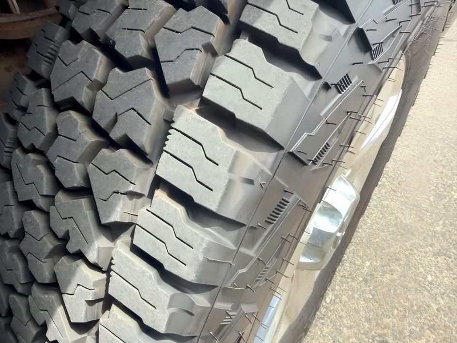 2020 BLUE /Gideon/Very Dark Atmosphere Chevrolet Silverado 2500HD 4WD Crew Cab Long Bed LTZ (1GC4YPEY7LF) with an Duramax 6.6L V-8 diesel direct injection engine, AUTOMATIC transmission, located at 1235 N Woodruff Ave., Idaho Falls, 83401, (208) 523-1053, 43.507172, -112.000488 - Heavy duty strength and diesel performance come together in this 2020 Chevrolet Silverado 2500HD Crew Cab 4x4 equipped with the 6.6L Duramax turbo diesel engine. Built for demanding towing and hauling needs, this 2500HD delivers the capability truck buyers expect when moving heavy trailers, equipmen- Photo#10
