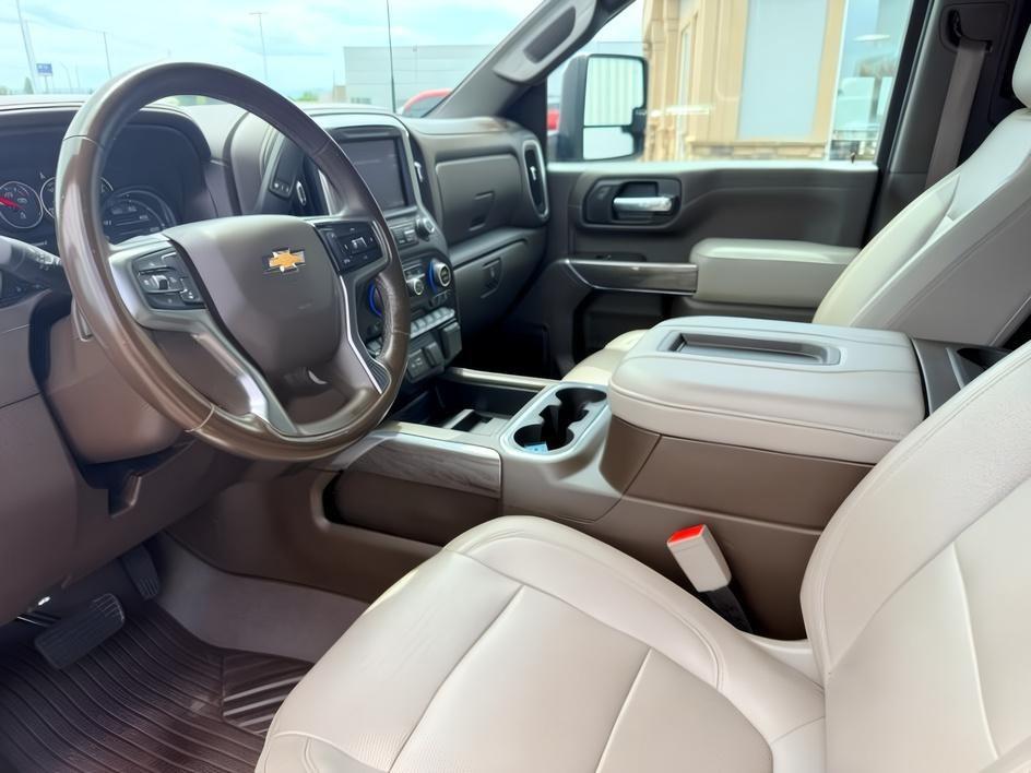 2020 BLUE /Gideon/Very Dark Atmosphere Chevrolet Silverado 2500HD 4WD Crew Cab Long Bed LTZ (1GC4YPEY7LF) with an Duramax 6.6L V-8 diesel direct injection engine, AUTOMATIC transmission, located at 1235 N Woodruff Ave., Idaho Falls, 83401, (208) 523-1053, 43.507172, -112.000488 - Heavy duty strength and diesel performance come together in this 2020 Chevrolet Silverado 2500HD Crew Cab 4x4 equipped with the 6.6L Duramax turbo diesel engine. Built for demanding towing and hauling needs, this 2500HD delivers the capability truck buyers expect when moving heavy trailers, equipmen- Photo#14