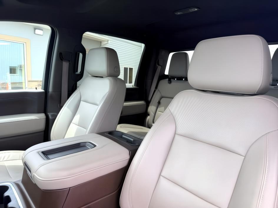 2020 BLUE /Gideon/Very Dark Atmosphere Chevrolet Silverado 2500HD 4WD Crew Cab Long Bed LTZ (1GC4YPEY7LF) with an Duramax 6.6L V-8 diesel direct injection engine, AUTOMATIC transmission, located at 1235 N Woodruff Ave., Idaho Falls, 83401, (208) 523-1053, 43.507172, -112.000488 - Heavy duty strength and diesel performance come together in this 2020 Chevrolet Silverado 2500HD Crew Cab 4x4 equipped with the 6.6L Duramax turbo diesel engine. Built for demanding towing and hauling needs, this 2500HD delivers the capability truck buyers expect when moving heavy trailers, equipmen- Photo#24