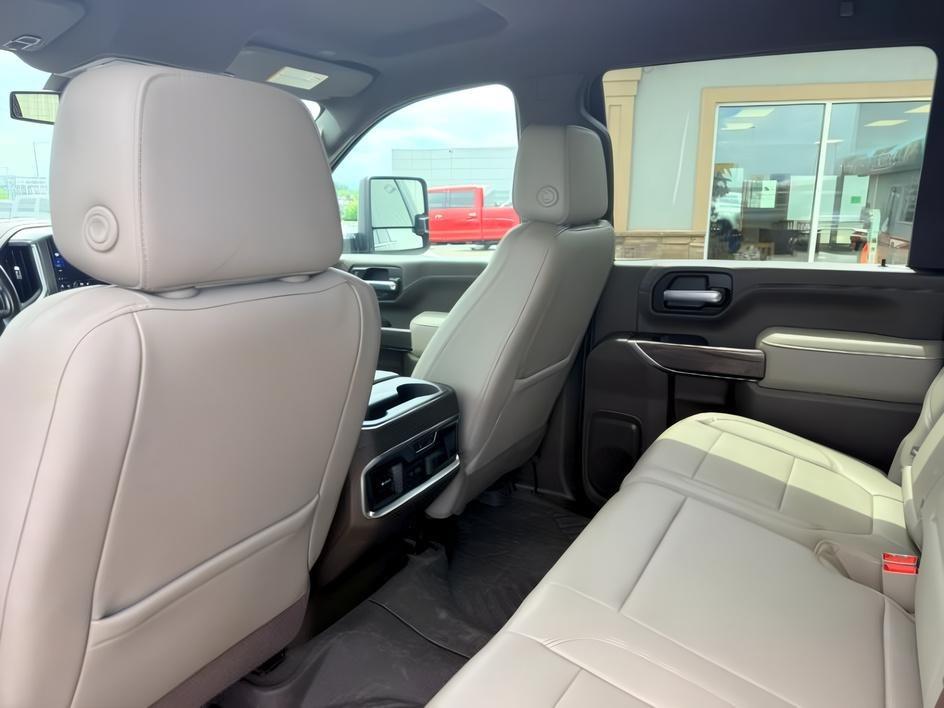 2020 BLUE /Gideon/Very Dark Atmosphere Chevrolet Silverado 2500HD 4WD Crew Cab Long Bed LTZ (1GC4YPEY7LF) with an Duramax 6.6L V-8 diesel direct injection engine, AUTOMATIC transmission, located at 1235 N Woodruff Ave., Idaho Falls, 83401, (208) 523-1053, 43.507172, -112.000488 - Heavy duty strength and diesel performance come together in this 2020 Chevrolet Silverado 2500HD Crew Cab 4x4 equipped with the 6.6L Duramax turbo diesel engine. Built for demanding towing and hauling needs, this 2500HD delivers the capability truck buyers expect when moving heavy trailers, equipmen- Photo#28
