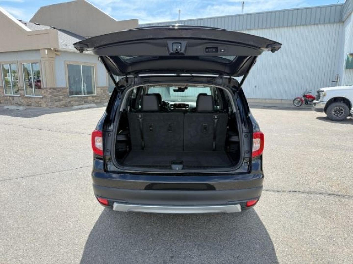 2019 BLACK /Black Honda Pilot EX-L (5FNYF6H58KB) with an 3.5L V-6 gasoline direct injection engine, AUTOMATIC transmission, located at 1235 N Woodruff Ave., Idaho Falls, 83401, (208) 523-1053, 43.507172, -112.000488 - At Timberline Auto, finding a great deal on your next vehicle is always easy! Our experienced sales staff goal is to help find you the right vehicle at the right price! Our knowledgeable finance department has options for almost any credit score. We offer extended service contract options to prot - Photo#36