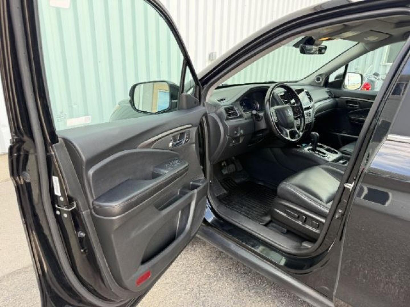 2019 BLACK /Black Honda Pilot EX-L (5FNYF6H58KB) with an 3.5L V-6 gasoline direct injection engine, AUTOMATIC transmission, located at 1235 N Woodruff Ave., Idaho Falls, 83401, (208) 523-1053, 43.507172, -112.000488 - At Timberline Auto, finding a great deal on your next vehicle is always easy! Our experienced sales staff goal is to help find you the right vehicle at the right price! Our knowledgeable finance department has options for almost any credit score. We offer extended service contract options to prot - Photo#45