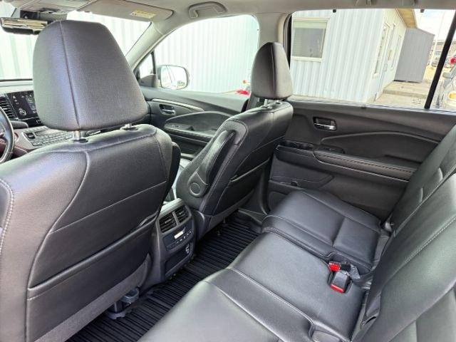 2019 BLACK /Black Honda Pilot (5FNYF6H58KB) with an 35L V-6 gasoline direct injection engine, Automatic transmission, located at 1175 N Woodruff Ave, Idaho Falls, ID, 83401, 43.506901, -111.999657 - At Timberline Auto, finding a great deal on your next vehicle is always easy! Our experienced sales staff goal is to help find you the right vehicle at the right price! Our knowledgeable finance department has options for almost any credit score. We offer extended service contract options to prot- Photo#60