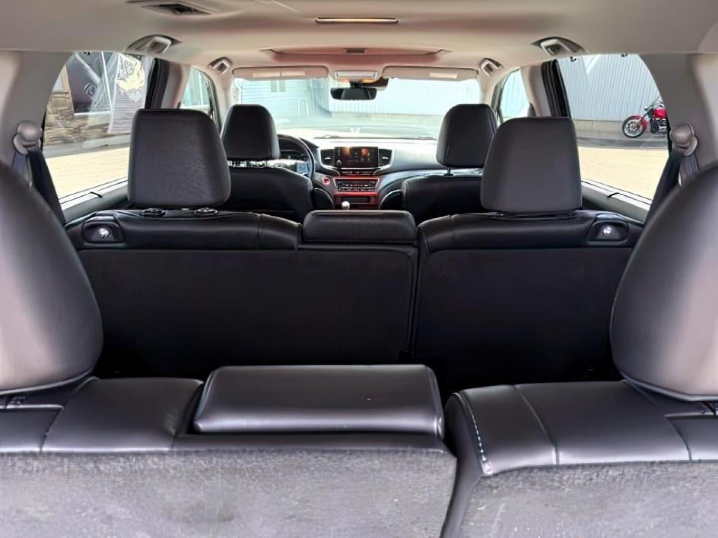 2019 BLACK /Black Honda Pilot EX-L (5FNYF6H58KB) with an 3.5L V-6 gasoline direct injection engine, AUTOMATIC transmission, located at 1235 N Woodruff Ave., Idaho Falls, 83401, (208) 523-1053, 43.507172, -112.000488 - At Timberline Auto, finding a great deal on your next vehicle is always easy! Our experienced sales staff goal is to help find you the right vehicle at the right price! Our knowledgeable finance department has options for almost any credit score. We offer extended service contract options to prot - Photo#7