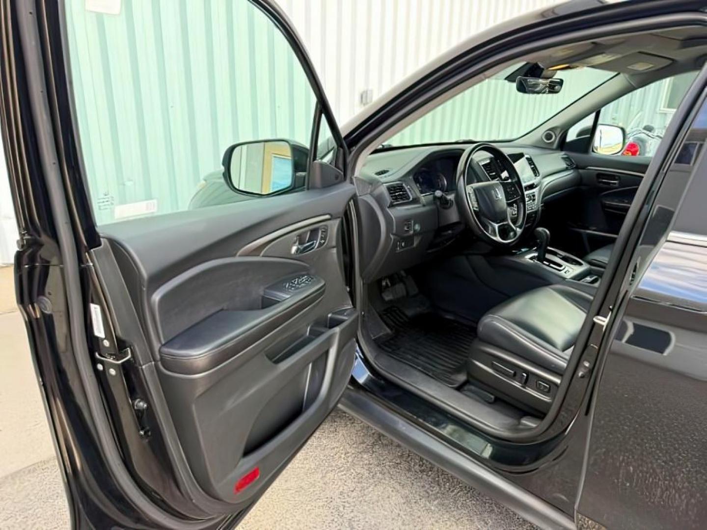 2019 BLACK /Black Honda Pilot EX-L (5FNYF6H58KB) with an 3.5L V-6 gasoline direct injection engine, AUTOMATIC transmission, located at 1235 N Woodruff Ave., Idaho Falls, 83401, (208) 523-1053, 43.507172, -112.000488 - At Timberline Auto, finding a great deal on your next vehicle is always easy! Our experienced sales staff goal is to help find you the right vehicle at the right price! Our knowledgeable finance department has options for almost any credit score. We offer extended service contract options to prot - Photo#14