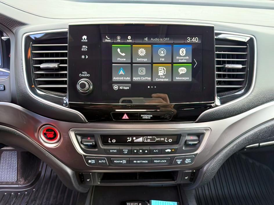 2019 BLACK /Black Honda Pilot (5FNYF6H58KB) with an 35L V-6 gasoline direct injection engine, Automatic transmission, located at 1175 N Woodruff Ave, Idaho Falls, ID, 83401, 43.506901, -111.999657 - At Timberline Auto, finding a great deal on your next vehicle is always easy! Our experienced sales staff goal is to help find you the right vehicle at the right price! Our knowledgeable finance department has options for almost any credit score. We offer extended service contract options to prot- Photo#18