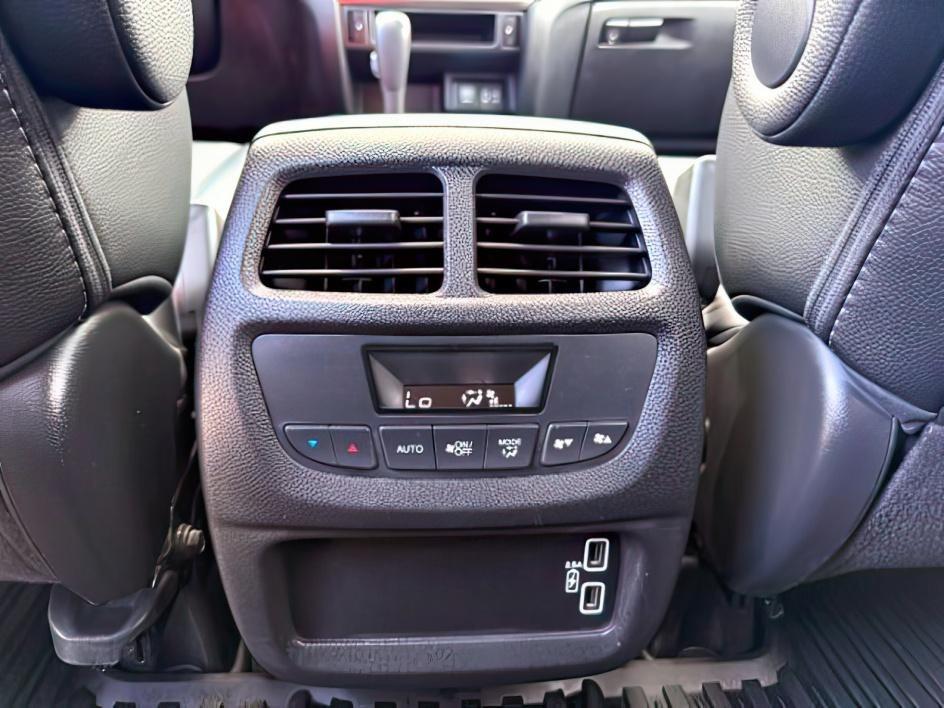 2019 BLACK /Black Honda Pilot (5FNYF6H58KB) with an 35L V-6 gasoline direct injection engine, Automatic transmission, located at 1175 N Woodruff Ave, Idaho Falls, ID, 83401, 43.506901, -111.999657 - At Timberline Auto, finding a great deal on your next vehicle is always easy! Our experienced sales staff goal is to help find you the right vehicle at the right price! Our knowledgeable finance department has options for almost any credit score. We offer extended service contract options to prot- Photo#28