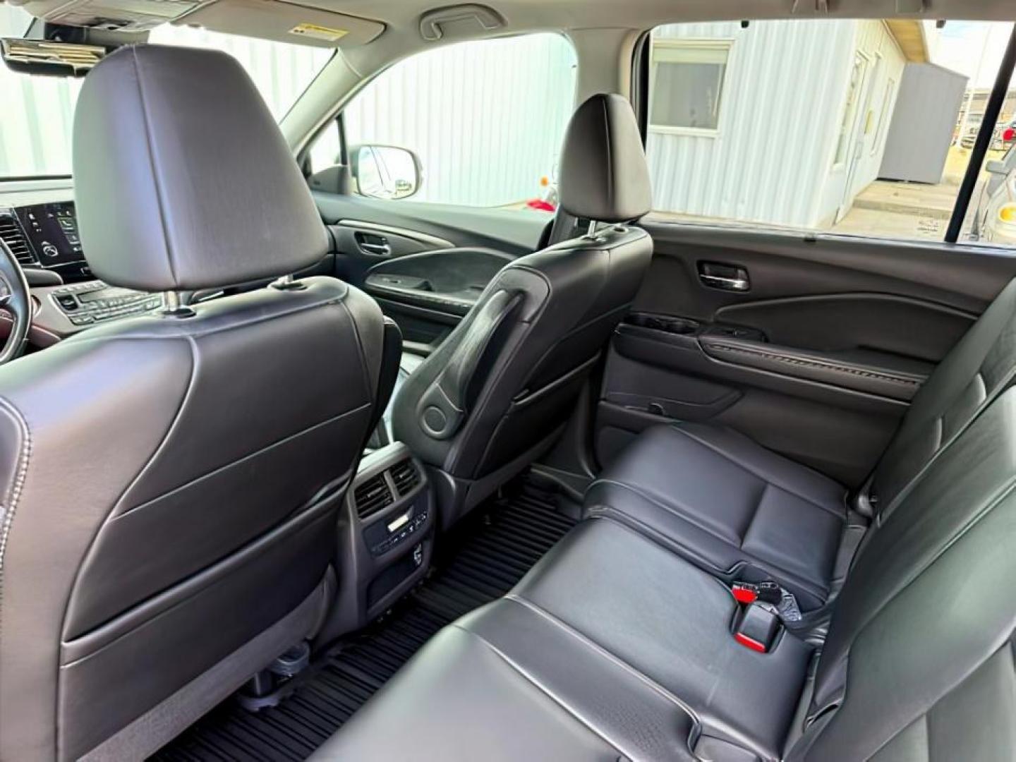 2019 BLACK /Black Honda Pilot EX-L (5FNYF6H58KB) with an 3.5L V-6 gasoline direct injection engine, AUTOMATIC transmission, located at 1235 N Woodruff Ave., Idaho Falls, 83401, (208) 523-1053, 43.507172, -112.000488 - At Timberline Auto, finding a great deal on your next vehicle is always easy! Our experienced sales staff goal is to help find you the right vehicle at the right price! Our knowledgeable finance department has options for almost any credit score. We offer extended service contract options to prot - Photo#29