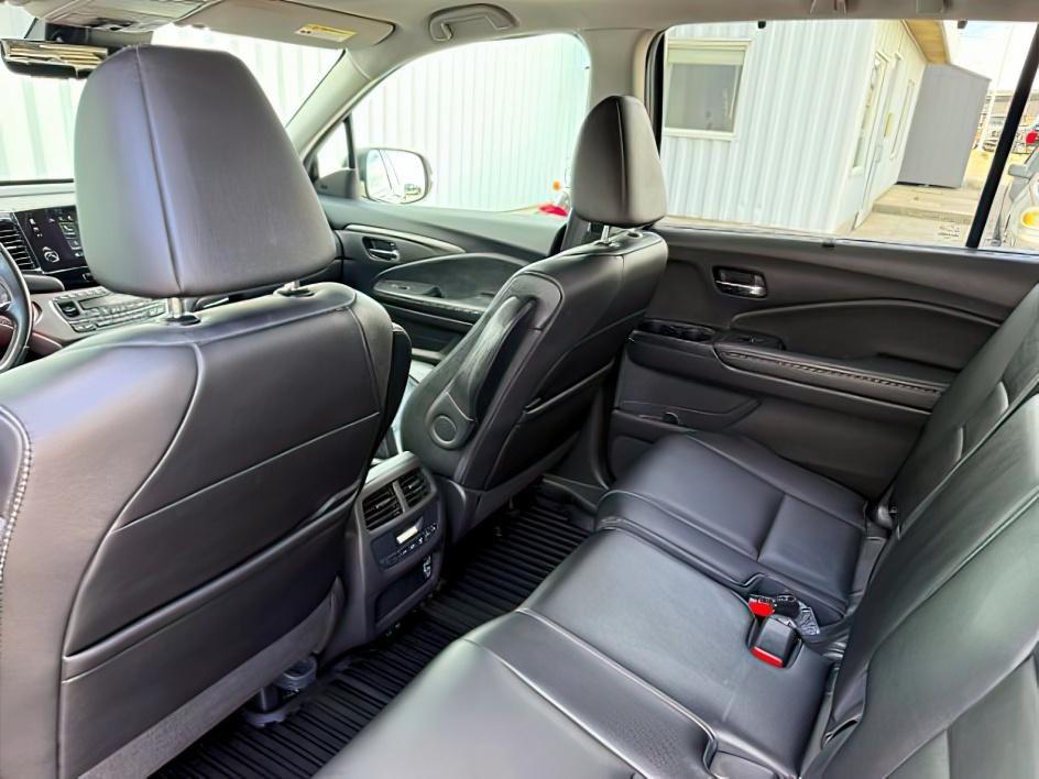 2019 BLACK /Black Honda Pilot (5FNYF6H58KB) with an 35L V-6 gasoline direct injection engine, Automatic transmission, located at 1175 N Woodruff Ave, Idaho Falls, ID, 83401, 43.506901, -111.999657 - At Timberline Auto, finding a great deal on your next vehicle is always easy! Our experienced sales staff goal is to help find you the right vehicle at the right price! Our knowledgeable finance department has options for almost any credit score. We offer extended service contract options to prot- Photo#29