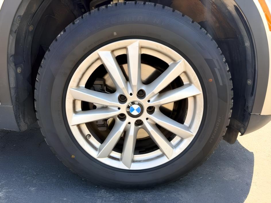 2014 SILVER /Black BMW X5 xDrive35i (5UXKR0C57E0) with an 3L I-6 gasoline direct injection engine, AUTOMATIC transmission, located at 1235 N Woodruff Ave., Idaho Falls, 83401, (208) 523-1053, 43.507172, -112.000488 - This 2014 BMW X5 delivers a smooth turbocharged inline-6 paired with BMW's xDrive AWD system for confident everyday driving and highway comfort. The cabin offers a premium feel with seating for five and flexible cargo space for daily use, travel, or errands. It balances luxury and practicality in a- Photo#12