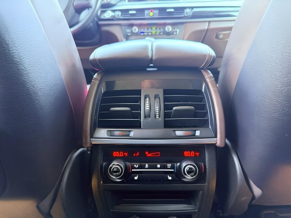 2014 SILVER /Black BMW X5 xDrive35i (5UXKR0C57E0) with an 3L I-6 gasoline direct injection engine, AUTOMATIC transmission, located at 1235 N Woodruff Ave., Idaho Falls, 83401, (208) 523-1053, 43.507172, -112.000488 - This 2014 BMW X5 delivers a smooth turbocharged inline-6 paired with BMW's xDrive AWD system for confident everyday driving and highway comfort. The cabin offers a premium feel with seating for five and flexible cargo space for daily use, travel, or errands. It balances luxury and practicality in a- Photo#25