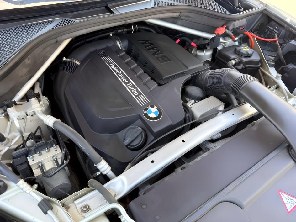 2014 SILVER /Black BMW X5 xDrive35i (5UXKR0C57E0) with an 3L I-6 gasoline direct injection engine, AUTOMATIC transmission, located at 1235 N Woodruff Ave., Idaho Falls, 83401, (208) 523-1053, 43.507172, -112.000488 - This 2014 BMW X5 delivers a smooth turbocharged inline-6 paired with BMW's xDrive AWD system for confident everyday driving and highway comfort. The cabin offers a premium feel with seating for five and flexible cargo space for daily use, travel, or errands. It balances luxury and practicality in a- Photo#27