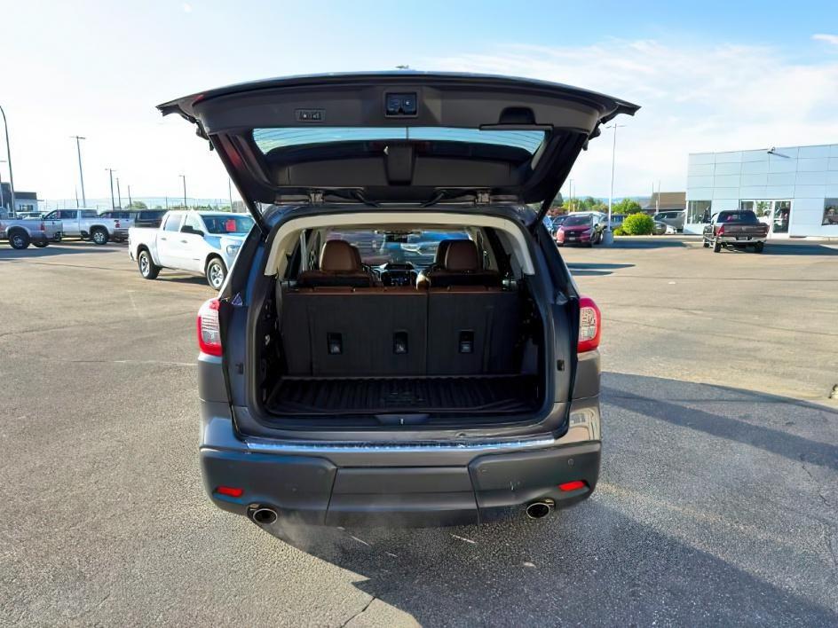 2022 GRAY /Slate Black Subaru Ascent Touring (4S4WMARD8N3) with an 2.4L H-4 gasoline direct injection engine, AUTOMATIC transmission, located at 1235 N Woodruff Ave., Idaho Falls, 83401, (208) 523-1053, 43.507172, -112.000488 - At Timberline Auto, finding a great deal on your next vehicle is always easy! Our experienced sales staff goal is to help find you the right vehicle at the right price! Our knowledgeable finance department has options for almost any credit score. We offer extended service contract options to prot- Photo#5