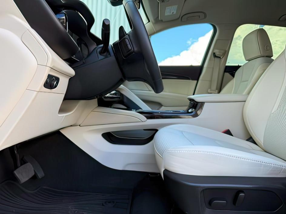 2023 SILVER /Ebony w/Ebony Accents Buick Envision Preferred AWD (LRBFZMR48PD) with an 2L I-4 gasoline direct injection engine, AUTOMATIC transmission, located at 1235 N Woodruff Ave., Idaho Falls, 83401, (208) 523-1053, 43.507172, -112.000488 - 2023 Buick Envision Preferred AWD powered by a 2.0L Turbo ECOTEC 4-cylinder engine paired with a 9-speed automatic transmission. This all-wheel-drive SUV delivers responsive performance, confident all-weather handling, and a comfortable ride. Features include Bluetooth connectivity, wireless Apple C- Photo#15