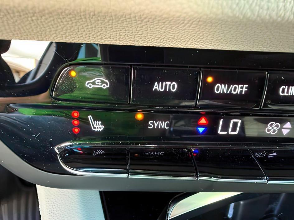 2023 SILVER /Ebony w/Ebony Accents Buick Envision Preferred AWD (LRBFZMR48PD) with an 2L I-4 gasoline direct injection engine, AUTOMATIC transmission, located at 1235 N Woodruff Ave., Idaho Falls, 83401, (208) 523-1053, 43.507172, -112.000488 - 2023 Buick Envision Preferred AWD powered by a 2.0L Turbo ECOTEC 4-cylinder engine paired with a 9-speed automatic transmission. This all-wheel-drive SUV delivers responsive performance, confident all-weather handling, and a comfortable ride. Features include Bluetooth connectivity, wireless Apple C- Photo#21