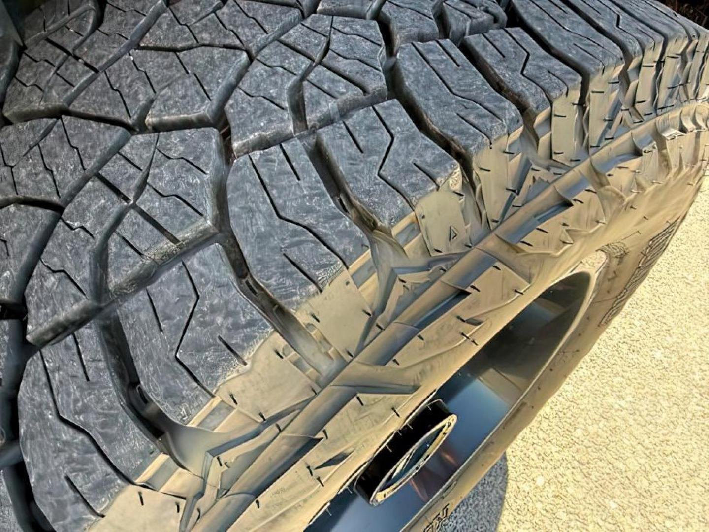 2019 SILVER /Black Ford F-350 Platinum (1FT8W3BT7KE) with an Powerstroke 6.7L V-8 diesel direct injection engine, AUTOMATIC transmission, located at 1235 N Woodruff Ave., Idaho Falls, 83401, (208) 523-1053, 43.507172, -112.000488 - At Timberline Auto, finding a great deal on your next vehicle is always easy! Our experienced sales staff goal is to help find you the right vehicle at the right price! Our knowledgeable finance department has options for almost any credit score. We offer extended service contract options to prot - Photo#9