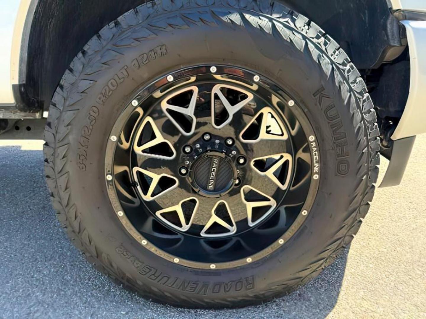 2019 SILVER /Black Ford F-350 Platinum (1FT8W3BT7KE) with an Powerstroke 6.7L V-8 diesel direct injection engine, AUTOMATIC transmission, located at 1235 N Woodruff Ave., Idaho Falls, 83401, (208) 523-1053, 43.507172, -112.000488 - At Timberline Auto, finding a great deal on your next vehicle is always easy! Our experienced sales staff goal is to help find you the right vehicle at the right price! Our knowledgeable finance department has options for almost any credit score. We offer extended service contract options to prot - Photo#10