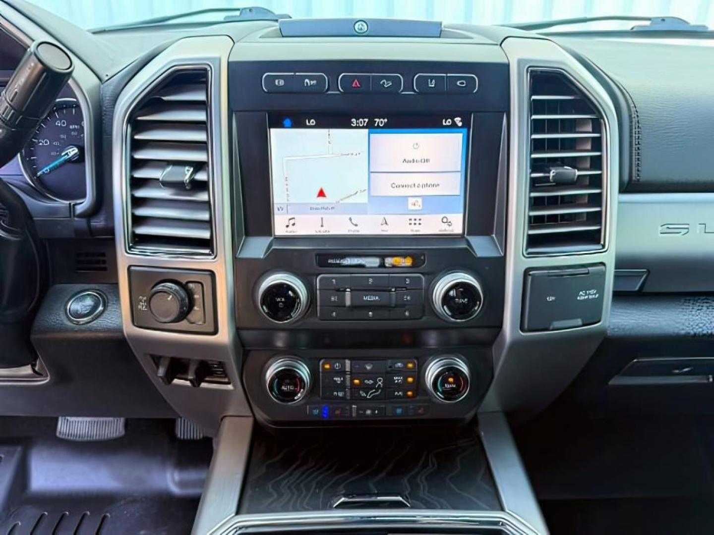 2019 SILVER /Black Ford F-350 Platinum (1FT8W3BT7KE) with an Powerstroke 6.7L V-8 diesel direct injection engine, AUTOMATIC transmission, located at 1235 N Woodruff Ave., Idaho Falls, 83401, (208) 523-1053, 43.507172, -112.000488 - At Timberline Auto, finding a great deal on your next vehicle is always easy! Our experienced sales staff goal is to help find you the right vehicle at the right price! Our knowledgeable finance department has options for almost any credit score. We offer extended service contract options to prot - Photo#15
