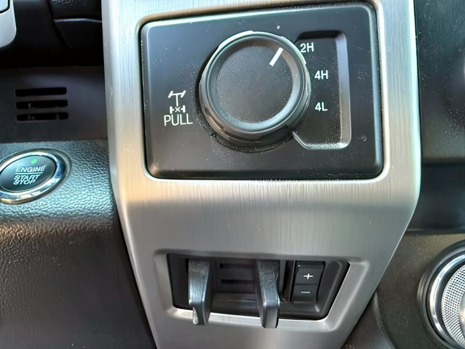 2019 SILVER /Black Ford F-350 (1FT8W3BT7KE) with an Powerstroke 67L V-8 diesel direct injection engine, Automatic transmission, located at 1175 N Woodruff Ave, Idaho Falls, ID, 83401, 43.506901, -111.999657 - At Timberline Auto, finding a great deal on your next vehicle is always easy! Our experienced sales staff goal is to help find you the right vehicle at the right price! Our knowledgeable finance department has options for almost any credit score. We offer extended service contract options to prot - Photo#19