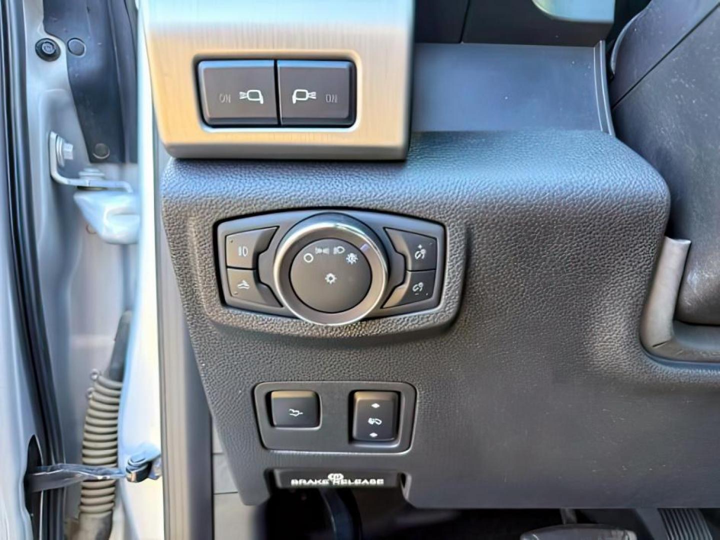 2019 SILVER /Black Ford F-350 Platinum (1FT8W3BT7KE) with an Powerstroke 6.7L V-8 diesel direct injection engine, AUTOMATIC transmission, located at 1235 N Woodruff Ave., Idaho Falls, 83401, (208) 523-1053, 43.507172, -112.000488 - At Timberline Auto, finding a great deal on your next vehicle is always easy! Our experienced sales staff goal is to help find you the right vehicle at the right price! Our knowledgeable finance department has options for almost any credit score. We offer extended service contract options to prot - Photo#22