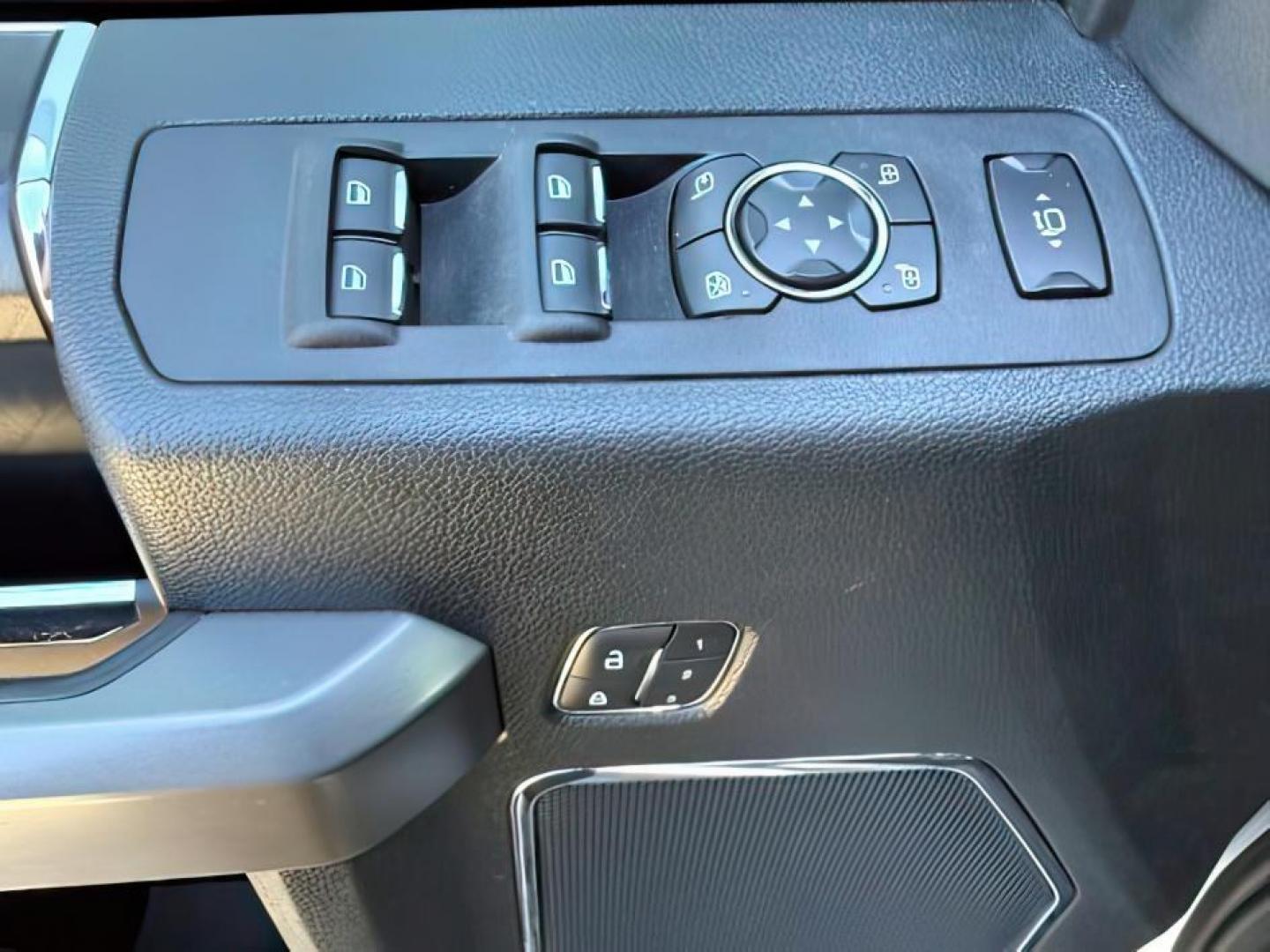2019 SILVER /Black Ford F-350 Platinum (1FT8W3BT7KE) with an Powerstroke 6.7L V-8 diesel direct injection engine, AUTOMATIC transmission, located at 1235 N Woodruff Ave., Idaho Falls, 83401, (208) 523-1053, 43.507172, -112.000488 - At Timberline Auto, finding a great deal on your next vehicle is always easy! Our experienced sales staff goal is to help find you the right vehicle at the right price! Our knowledgeable finance department has options for almost any credit score. We offer extended service contract options to prot - Photo#24