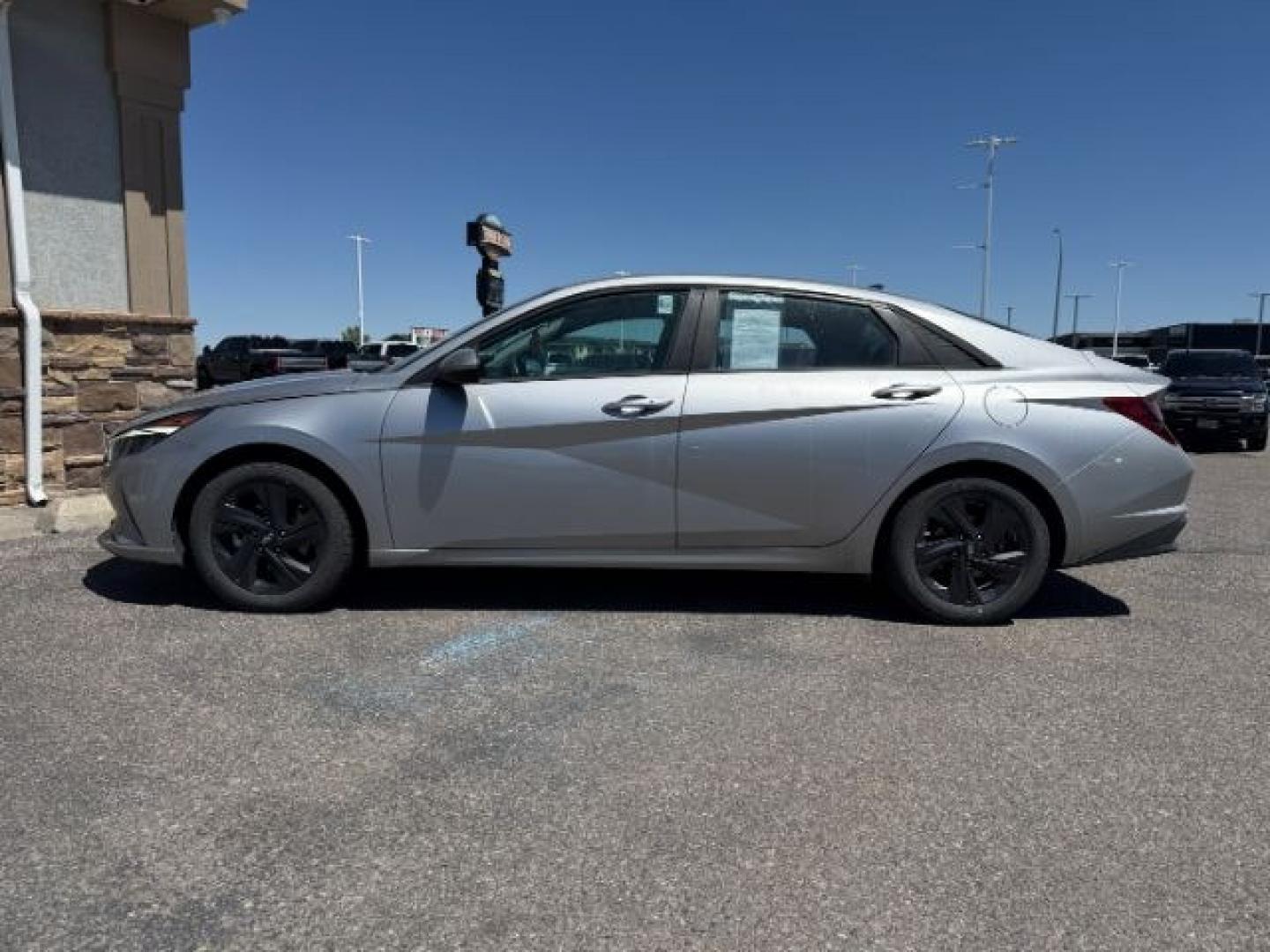 2021 SILVER /CLOTH Hyundai Elantra (5NPLM4AG9MH) with an 20L engine, Automatic transmission, located at 1175 N Woodruff Ave, Idaho Falls, ID, 83401, 43.506901, -111.999657 - At Timberline Auto, finding a great deal on your next vehicle is always easy! Our experienced sales staff goal is to help find you the right vehicle at the right price! Our knowledgeable finance department has options for almost any credit score. We offer extended service contract options to prot - Photo#1