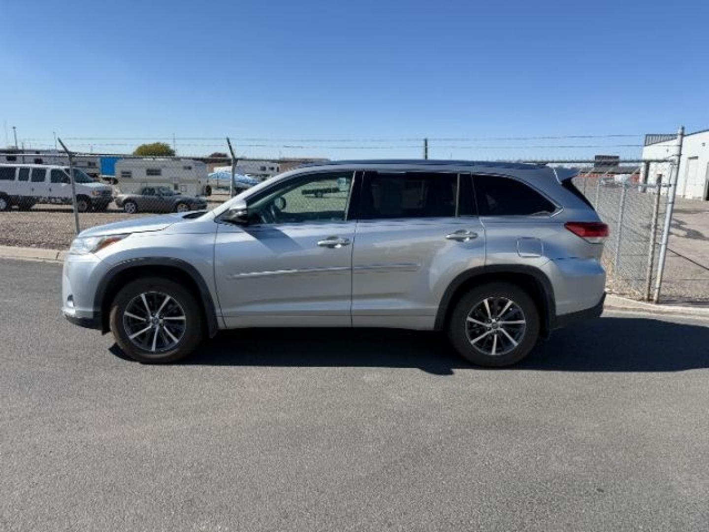 2017 SILVER /LEATHER Toyota Highlander (5TDJZRFH5HS) with an 35L V-6 portdirect injection engine, Automatic transmission, located at 1175 N Woodruff Ave, Idaho Falls, ID, 83401, 43.506901, -111.999657 - At Timberline Auto, finding a great deal on your next vehicle is always easy! Our experienced sales staff goal is to help find you the right vehicle at the right price! Our knowledgeable finance department has options for almost any credit score. We offer extended service contract options to prot - Photo#1