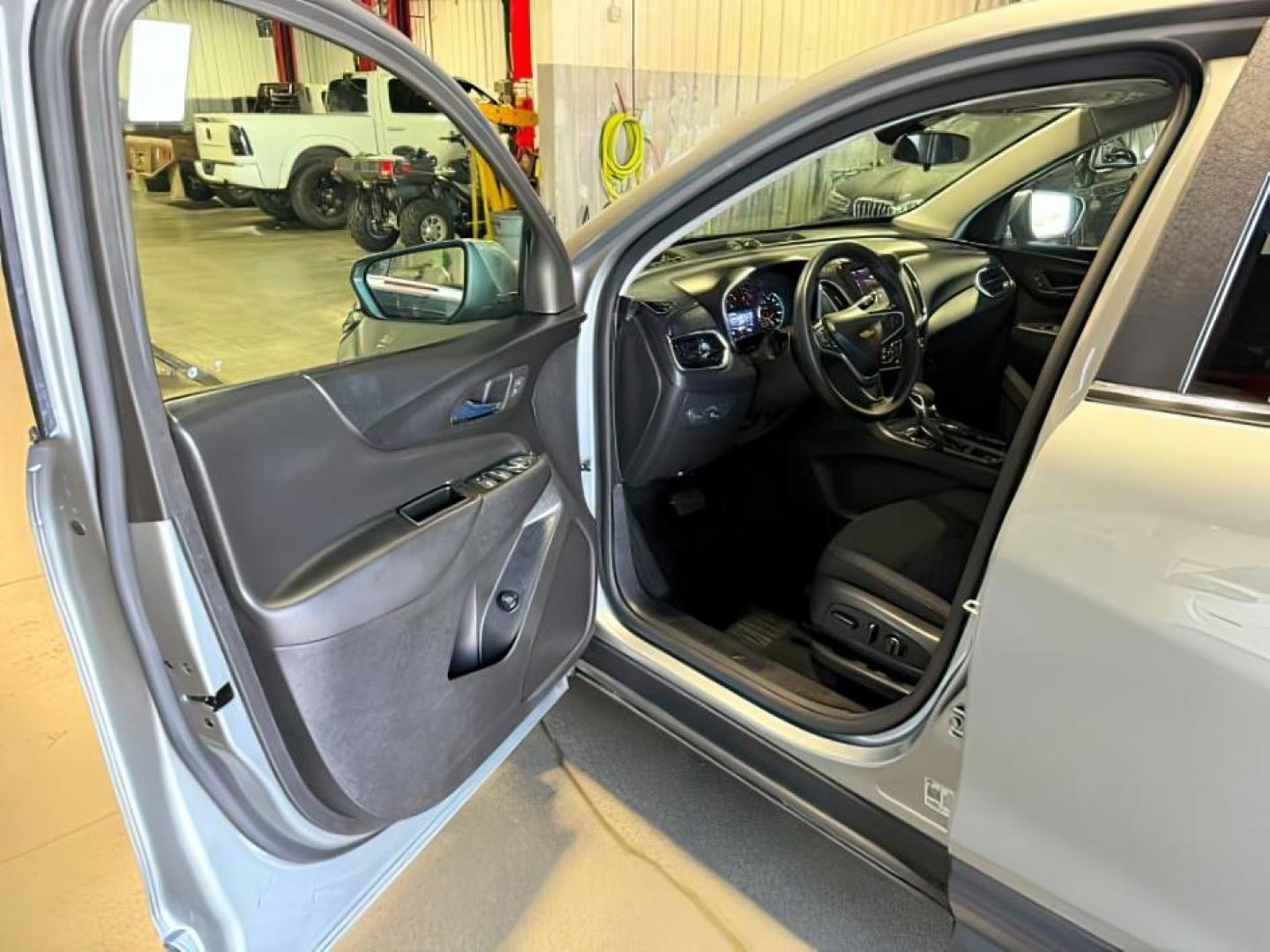 2023 GRAY /CLOTH Chevrolet Equinox LT (3GNAXUEG0PS) with an 1.5L I4 TURBO engine, AUTOMATIC transmission, located at 1235 N Woodruff Ave., Idaho Falls, 83401, (208) 523-1053, 43.507172, -112.000488 - At Timberline Auto, finding a great deal on your next vehicle is always easy! Our experienced sales staff goal is to help find you the right vehicle at the right price! Our knowledgeable finance department has options for almost any credit score. We offer extended service contract options to prot - Photo#14