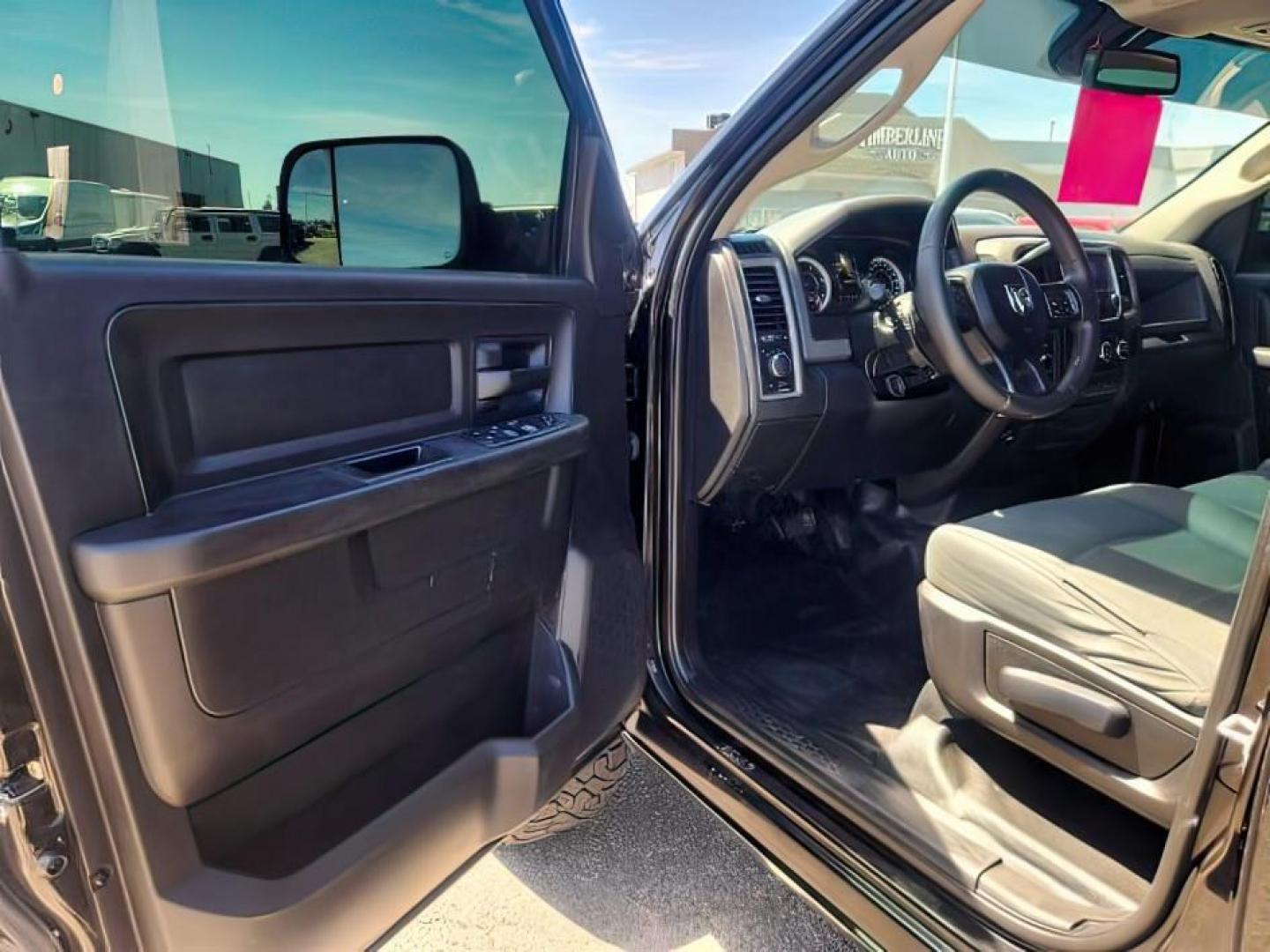 2018 BLACK /CLOTH Ram 3500 TRADESMAN (3C63RRGL4JG) with an 6.7L engine, AUTOMATIC transmission, located at 1235 N Woodruff Ave., Idaho Falls, 83401, (208) 523-1053, 43.507172, -112.000488 - At Timberline Auto, finding a great deal on your next vehicle is always easy! Our experienced sales staff goal is to help find you the right vehicle at the right price! Our knowledgeable finance department has options for almost any credit score. We offer extended service contract options to prot - Photo#10