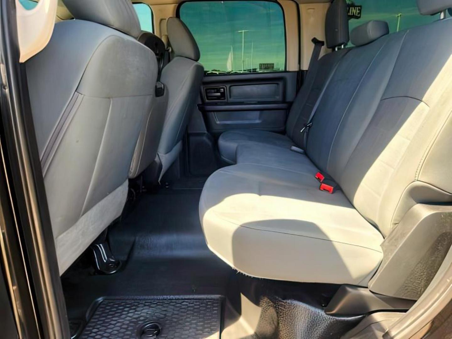 2018 BLACK /CLOTH Ram 3500 TRADESMAN (3C63RRGL4JG) with an 6.7L engine, AUTOMATIC transmission, located at 1235 N Woodruff Ave., Idaho Falls, 83401, (208) 523-1053, 43.507172, -112.000488 - At Timberline Auto, finding a great deal on your next vehicle is always easy! Our experienced sales staff goal is to help find you the right vehicle at the right price! Our knowledgeable finance department has options for almost any credit score. We offer extended service contract options to prot - Photo#12