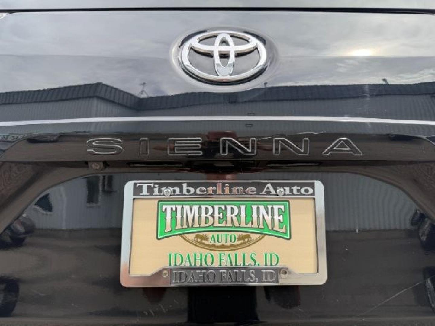 2017 BLACK /Black Toyota Sienna (5TDXZ3DC5HS) with an 35L V-6 portdirect injection engine, Automatic transmission, located at 1175 N Woodruff Ave, Idaho Falls, ID, 83401, 43.506901, -111.999657 - At Timberline Auto, finding a great deal on your next vehicle is always easy! Our experienced sales staff goal is to help find you the right vehicle at the right price! Our knowledgeable finance department has options for almost any credit score. We offer extended service contract options to prot - Photo#32