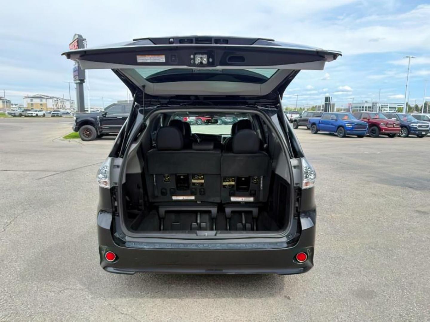 2017 BLACK /Black Toyota Sienna (5TDXZ3DC5HS) with an 35L V-6 portdirect injection engine, Automatic transmission, located at 1175 N Woodruff Ave, Idaho Falls, ID, 83401, 43.506901, -111.999657 - At Timberline Auto, finding a great deal on your next vehicle is always easy! Our experienced sales staff goal is to help find you the right vehicle at the right price! Our knowledgeable finance department has options for almost any credit score. We offer extended service contract options to prot - Photo#5