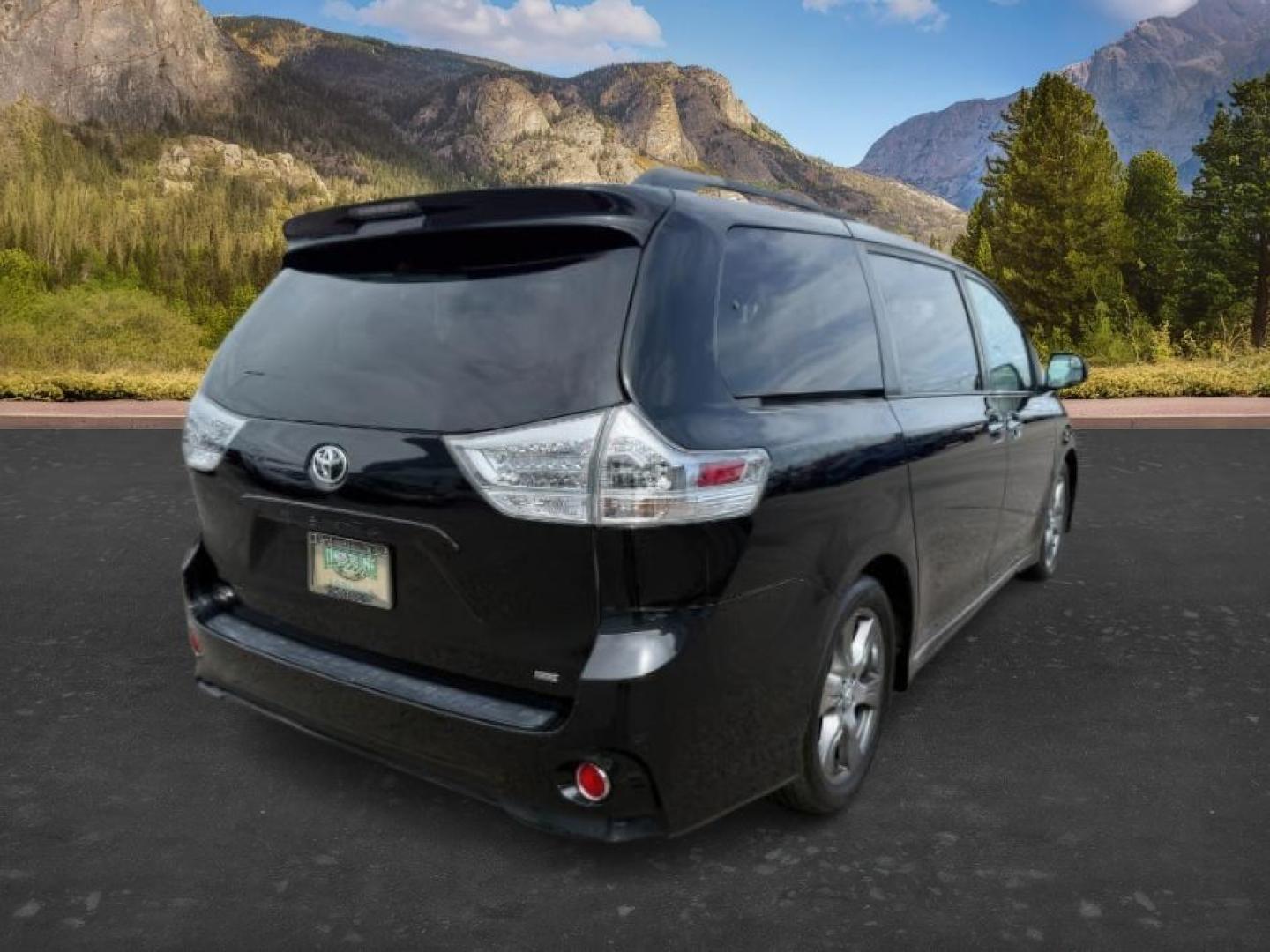 2017 BLACK /Black Toyota Sienna (5TDXZ3DC5HS) with an 35L V-6 portdirect injection engine, Automatic transmission, located at 1175 N Woodruff Ave, Idaho Falls, ID, 83401, 43.506901, -111.999657 - At Timberline Auto, finding a great deal on your next vehicle is always easy! Our experienced sales staff goal is to help find you the right vehicle at the right price! Our knowledgeable finance department has options for almost any credit score. We offer extended service contract options to prot - Photo#8