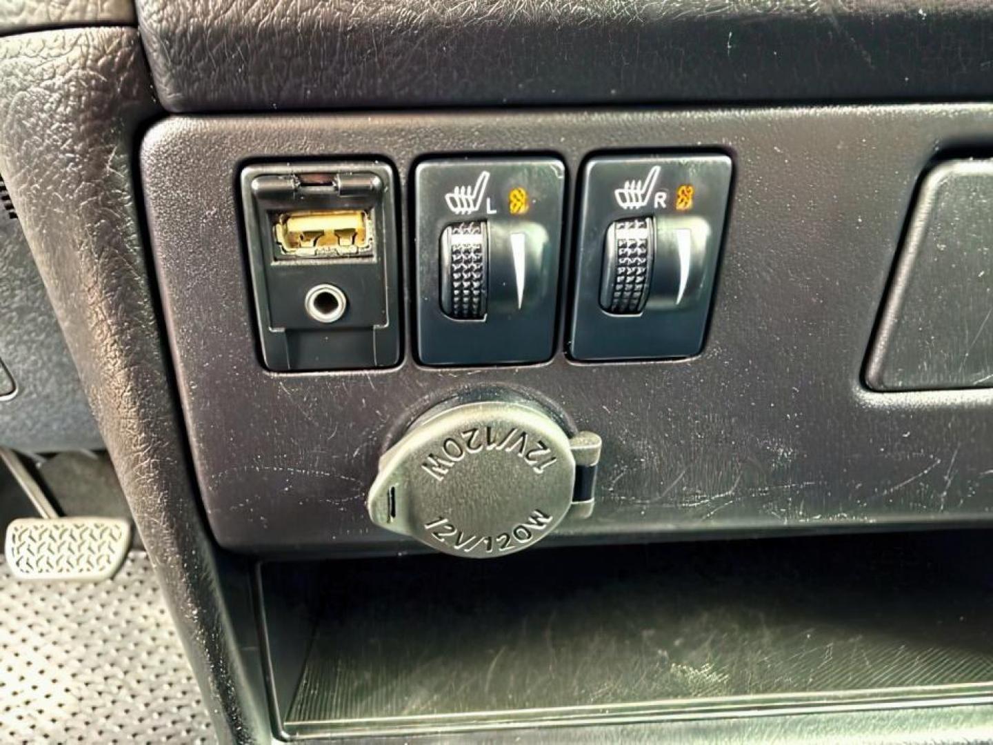 2017 BLACK /Black Toyota Sienna (5TDXZ3DC5HS) with an 35L V-6 portdirect injection engine, Automatic transmission, located at 1175 N Woodruff Ave, Idaho Falls, ID, 83401, 43.506901, -111.999657 - At Timberline Auto, finding a great deal on your next vehicle is always easy! Our experienced sales staff goal is to help find you the right vehicle at the right price! Our knowledgeable finance department has options for almost any credit score. We offer extended service contract options to prot - Photo#18