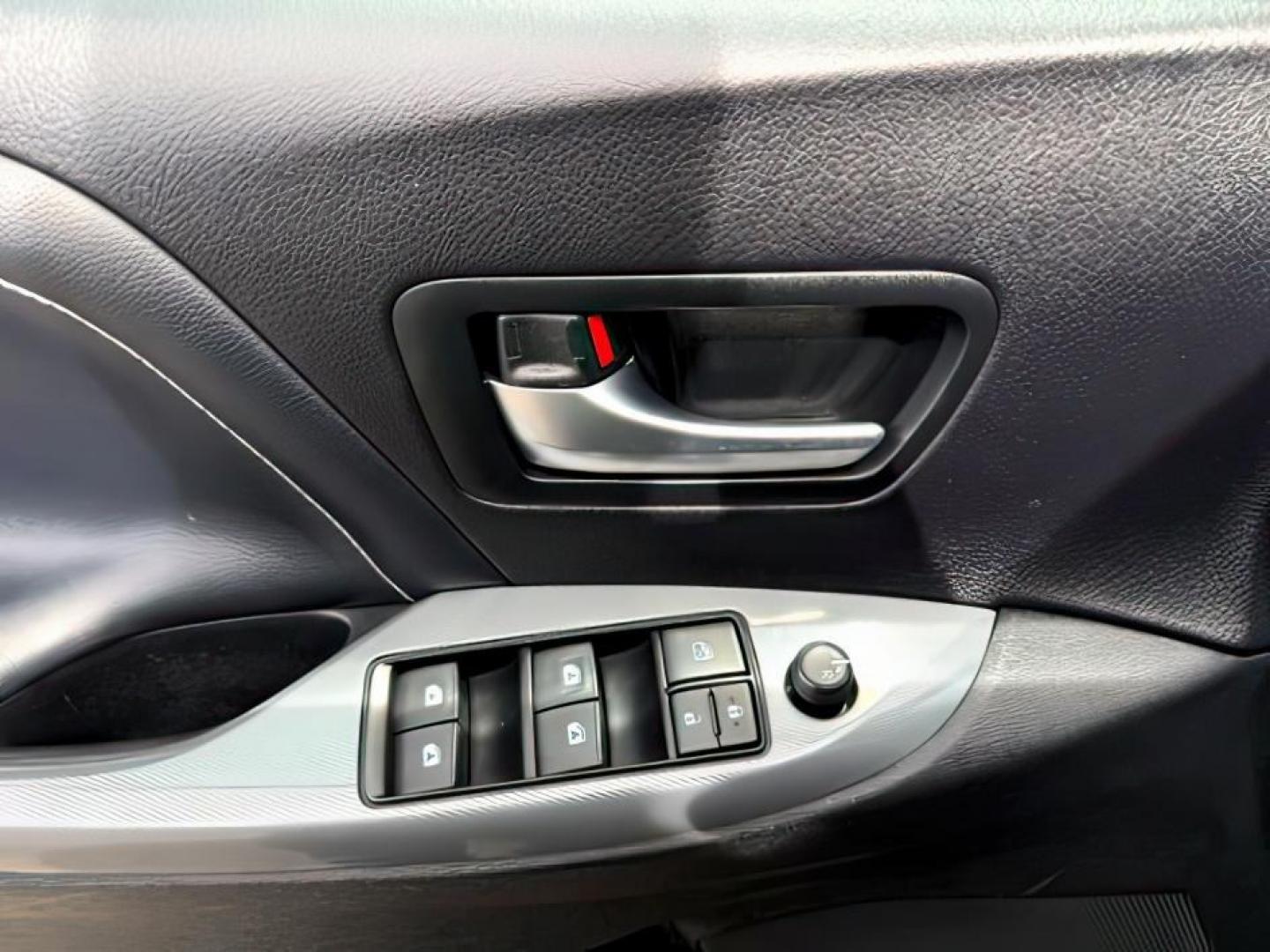 2017 BLACK /Black Toyota Sienna (5TDXZ3DC5HS) with an 35L V-6 portdirect injection engine, Automatic transmission, located at 1175 N Woodruff Ave, Idaho Falls, ID, 83401, 43.506901, -111.999657 - At Timberline Auto, finding a great deal on your next vehicle is always easy! Our experienced sales staff goal is to help find you the right vehicle at the right price! Our knowledgeable finance department has options for almost any credit score. We offer extended service contract options to prot - Photo#24