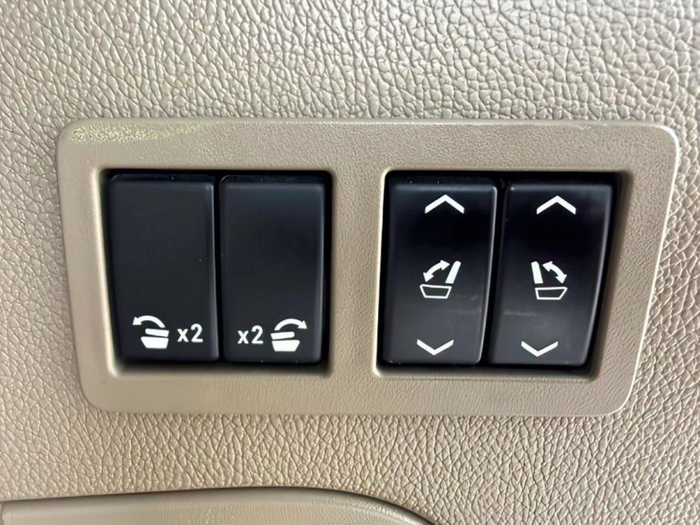 2016 WHITE /LEATHER GMC Yukon (1GKS2BKC6GR) with an 53L V8 VORTEC engine, Automatic transmission, located at 1175 N Woodruff Ave, Idaho Falls, ID, 83401, 43.506901, -111.999657 - At Timberline Auto, finding a great deal on your next vehicle is always easy! Our experienced sales staff goal is to help find you the right vehicle at the right price! Our knowledgeable finance department has options for almost any credit score. We offer extended service contract options to prot - Photo#8