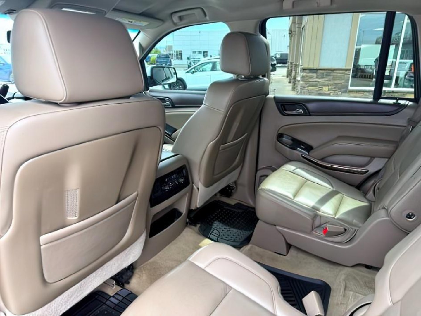 2016 WHITE /LEATHER GMC Yukon (1GKS2BKC6GR) with an 53L V8 VORTEC engine, Automatic transmission, located at 1175 N Woodruff Ave, Idaho Falls, ID, 83401, 43.506901, -111.999657 - At Timberline Auto, finding a great deal on your next vehicle is always easy! Our experienced sales staff goal is to help find you the right vehicle at the right price! Our knowledgeable finance department has options for almost any credit score. We offer extended service contract options to prot - Photo#29
