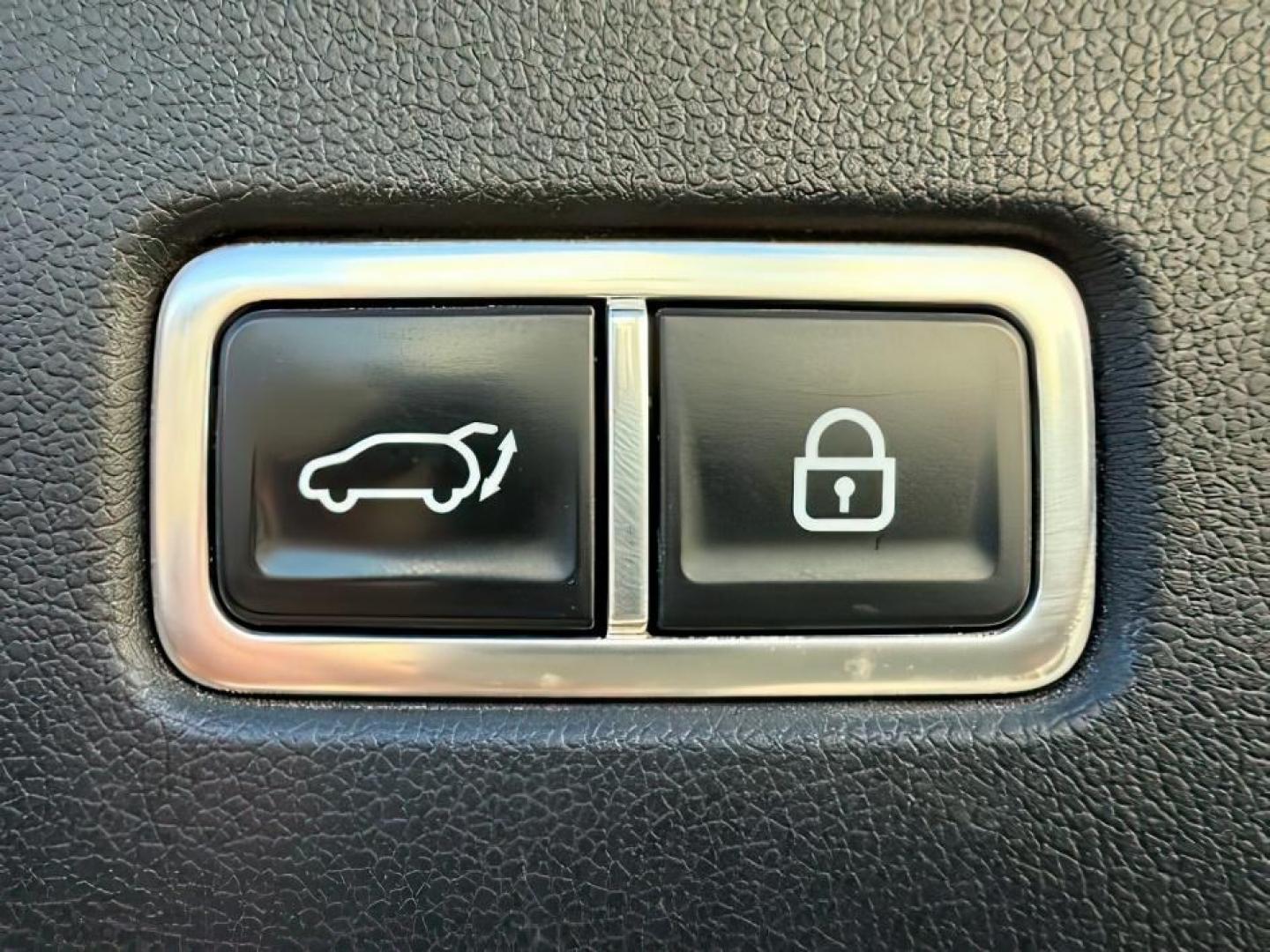 2021 SILVER /LEATHER KIA Sorento (5XYRKDLF3MG) with an 25L I4 TURBO engine, Automatic transmission, located at 1175 N Woodruff Ave, Idaho Falls, ID, 83401, 43.506901, -111.999657 - At Timberline Auto, finding a great deal on your next vehicle is always easy! Our experienced sales staff goal is to help find you the right vehicle at the right price! Our knowledgeable finance department has options for almost any credit score. We offer extended service contract options to prot - Photo#5