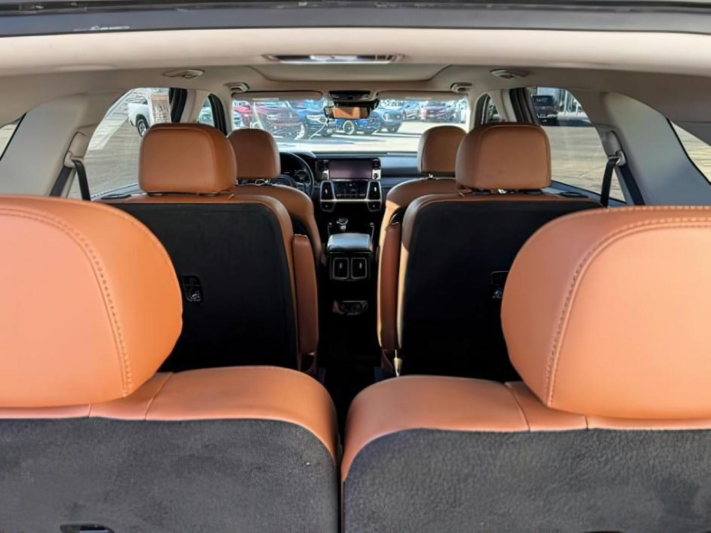 2021 SILVER /LEATHER KIA Sorento (5XYRKDLF3MG) with an 25L I4 TURBO engine, Automatic transmission, located at 1175 N Woodruff Ave, Idaho Falls, ID, 83401, 43.506901, -111.999657 - At Timberline Auto, finding a great deal on your next vehicle is always easy! Our experienced sales staff goal is to help find you the right vehicle at the right price! Our knowledgeable finance department has options for almost any credit score. We offer extended service contract options to prot - Photo#6