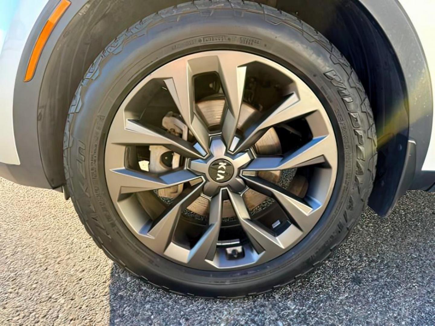 2021 SILVER /LEATHER KIA Sorento (5XYRKDLF3MG) with an 25L I4 TURBO engine, Automatic transmission, located at 1175 N Woodruff Ave, Idaho Falls, ID, 83401, 43.506901, -111.999657 - At Timberline Auto, finding a great deal on your next vehicle is always easy! Our experienced sales staff goal is to help find you the right vehicle at the right price! Our knowledgeable finance department has options for almost any credit score. We offer extended service contract options to prot - Photo#11