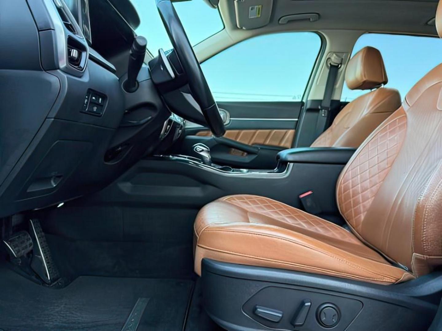 2021 SILVER /LEATHER KIA Sorento (5XYRKDLF3MG) with an 25L I4 TURBO engine, Automatic transmission, located at 1175 N Woodruff Ave, Idaho Falls, ID, 83401, 43.506901, -111.999657 - At Timberline Auto, finding a great deal on your next vehicle is always easy! Our experienced sales staff goal is to help find you the right vehicle at the right price! Our knowledgeable finance department has options for almost any credit score. We offer extended service contract options to prot - Photo#13