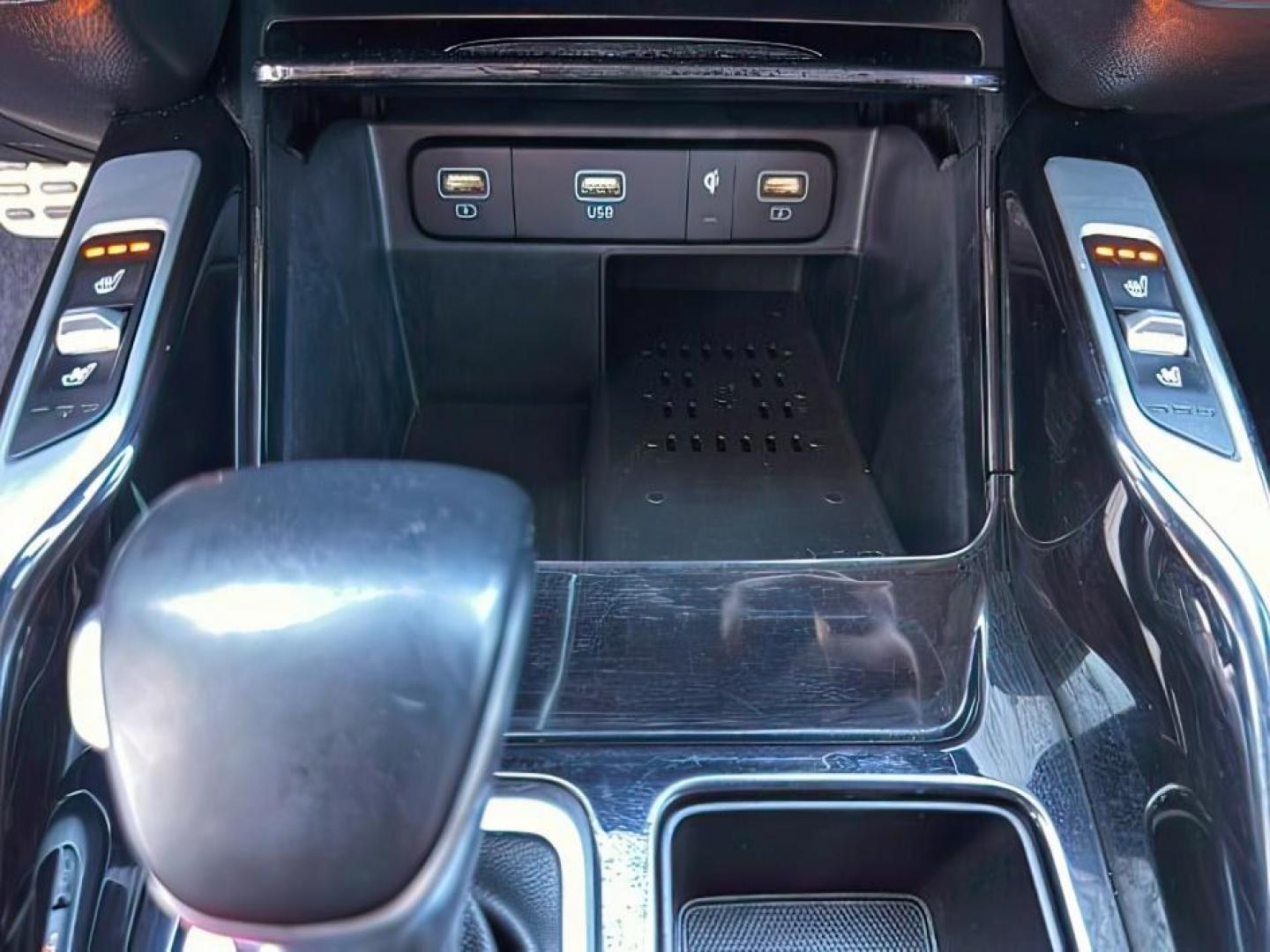 2021 SILVER /LEATHER KIA Sorento (5XYRKDLF3MG) with an 25L I4 TURBO engine, Automatic transmission, located at 1175 N Woodruff Ave, Idaho Falls, ID, 83401, 43.506901, -111.999657 - At Timberline Auto, finding a great deal on your next vehicle is always easy! Our experienced sales staff goal is to help find you the right vehicle at the right price! Our knowledgeable finance department has options for almost any credit score. We offer extended service contract options to prot - Photo#18