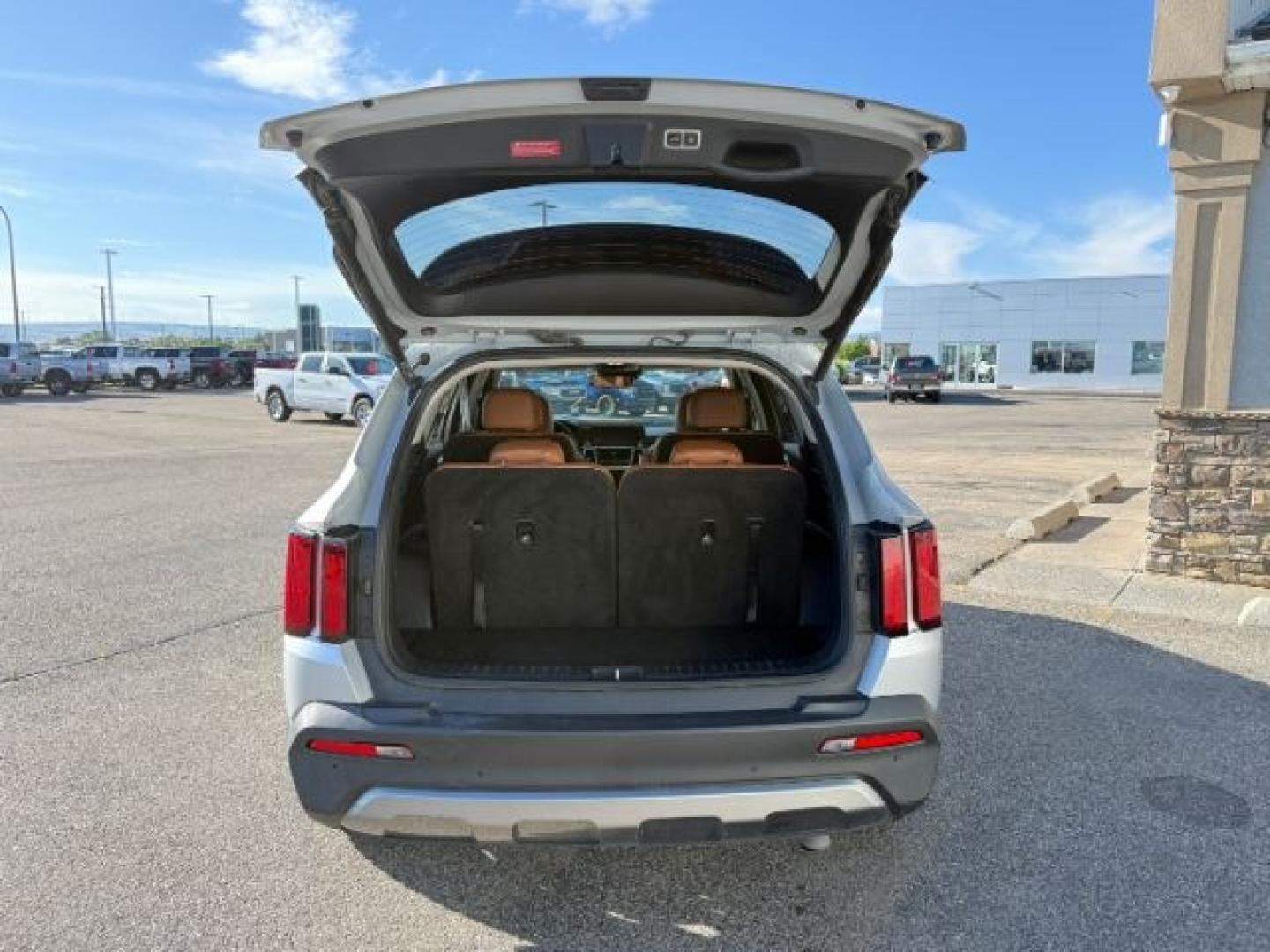 2021 SILVER /LEATHER KIA Sorento (5XYRKDLF3MG) with an 25L I4 TURBO engine, Automatic transmission, located at 1175 N Woodruff Ave, Idaho Falls, ID, 83401, 43.506901, -111.999657 - At Timberline Auto, finding a great deal on your next vehicle is always easy! Our experienced sales staff goal is to help find you the right vehicle at the right price! Our knowledgeable finance department has options for almost any credit score. We offer extended service contract options to prot - Photo#34