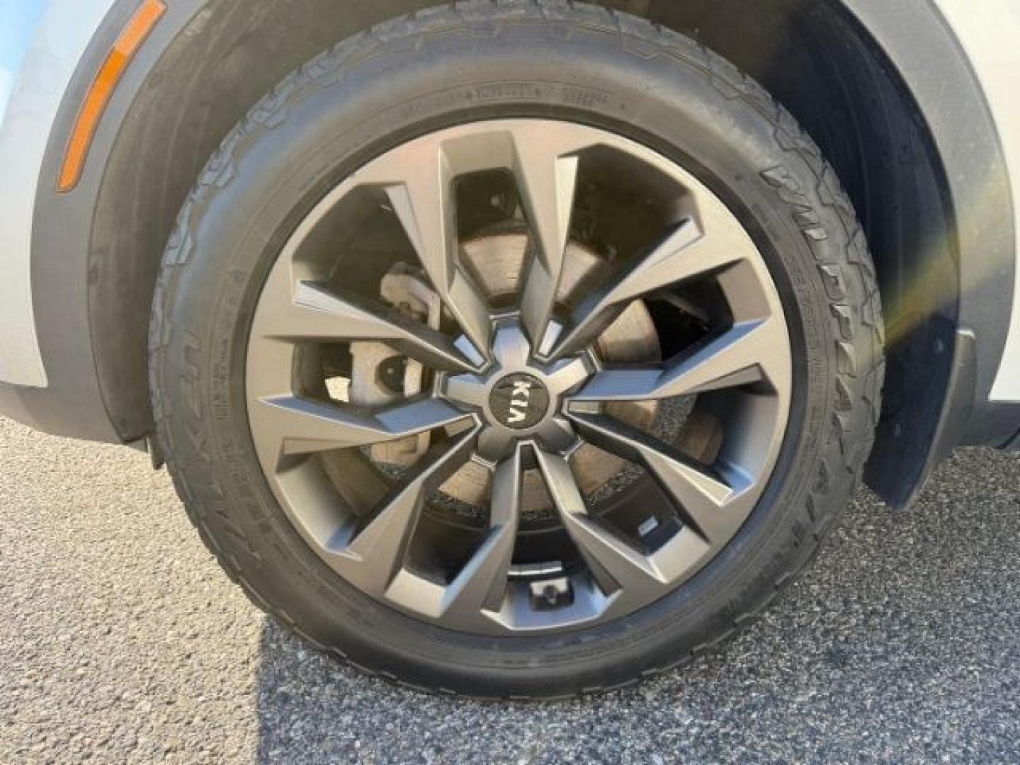 2021 SILVER /LEATHER KIA Sorento (5XYRKDLF3MG) with an 25L I4 TURBO engine, Automatic transmission, located at 1175 N Woodruff Ave, Idaho Falls, ID, 83401, 43.506901, -111.999657 - At Timberline Auto, finding a great deal on your next vehicle is always easy! Our experienced sales staff goal is to help find you the right vehicle at the right price! Our knowledgeable finance department has options for almost any credit score. We offer extended service contract options to prot - Photo#41