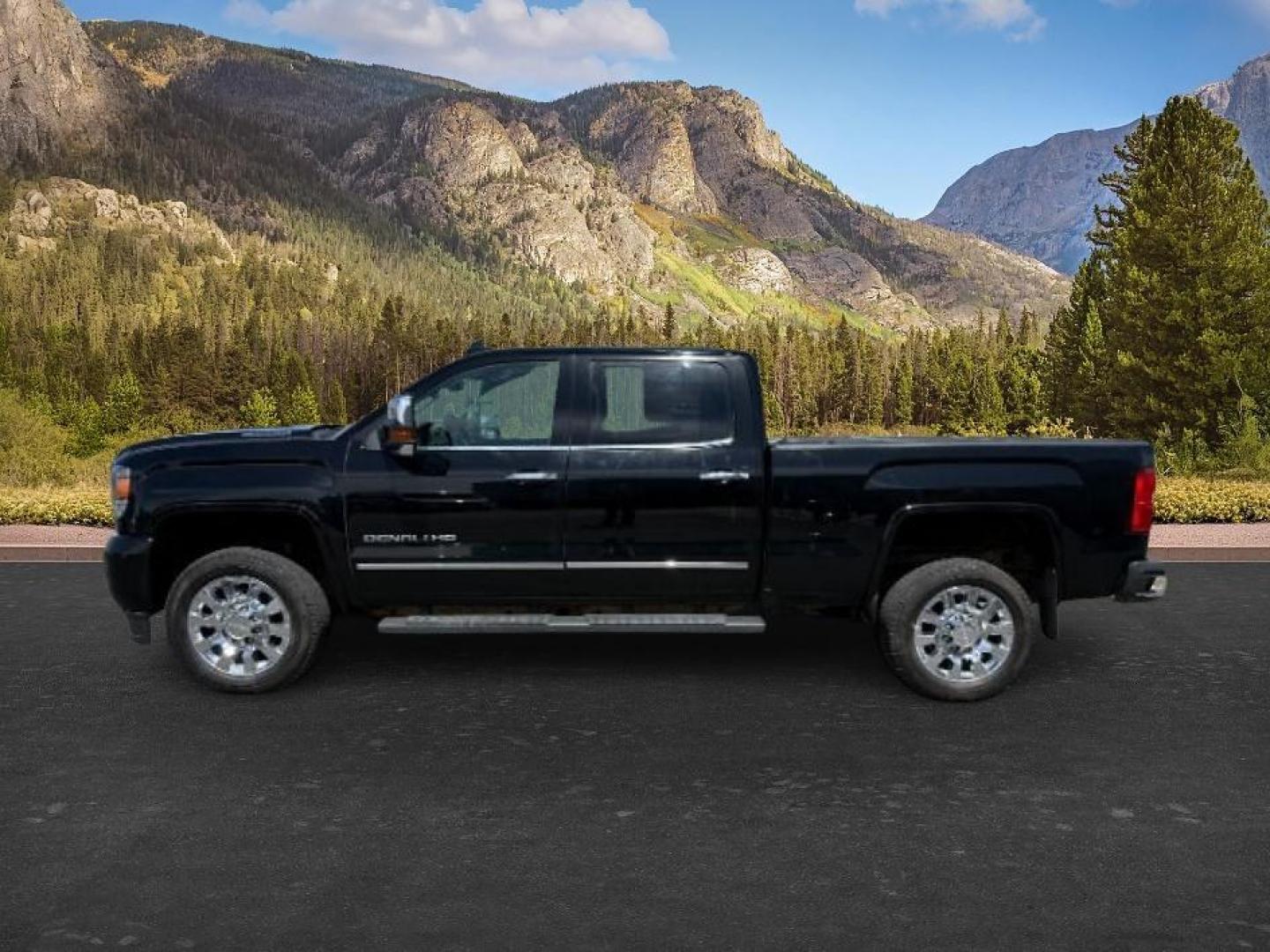 2018 GMC Sierra 4WD Crew Cab Standard Box Denali's photo