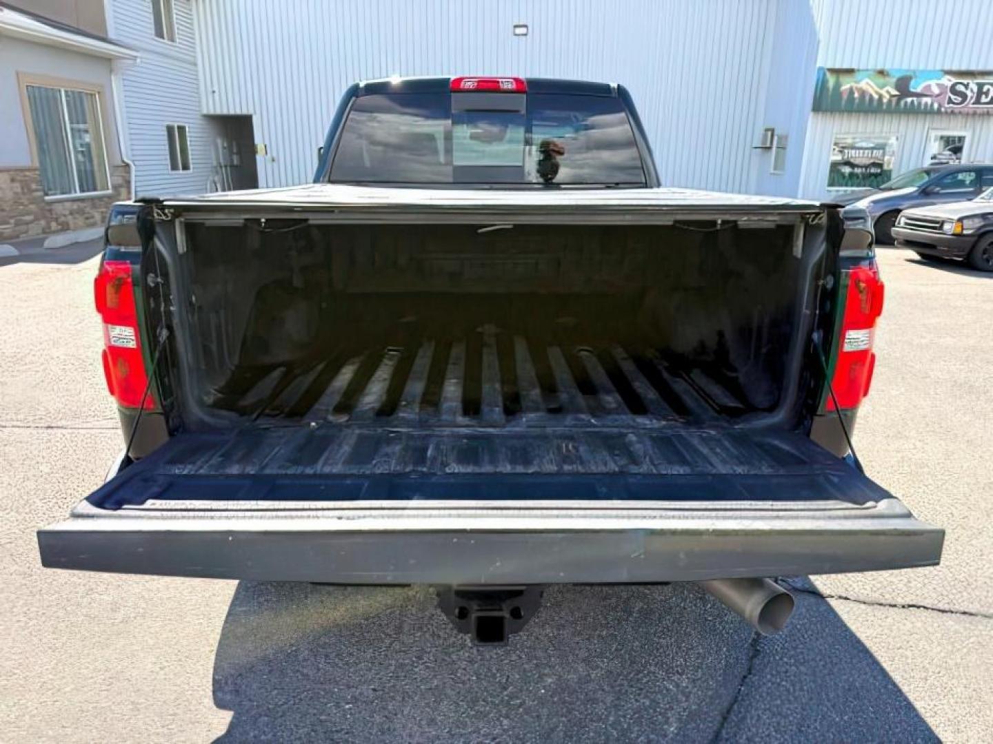2018 BLACK /Jet Black GMC Sierra 2500HD Denali (1GT12UEY3JF) with an Duramax 6.6L V-8 diesel direct injection engine, AUTOMATIC transmission, located at 1235 N Woodruff Ave., Idaho Falls, 83401, (208) 523-1053, 43.507172, -112.000488 - At Timberline Auto, finding a great deal on your next vehicle is always easy! Our experienced sales staff goal is to help find you the right vehicle at the right price! Our knowledgeable finance department has options for almost any credit score. We offer extended service contract options to prot - Photo#5